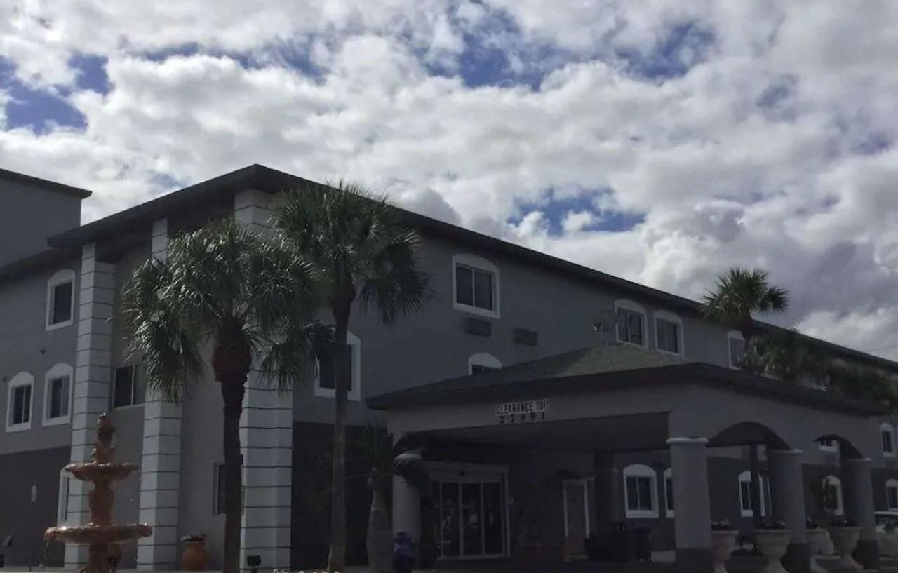 Days Inn & Suites By Wyndham Bonita Springs North Naples Exterior foto