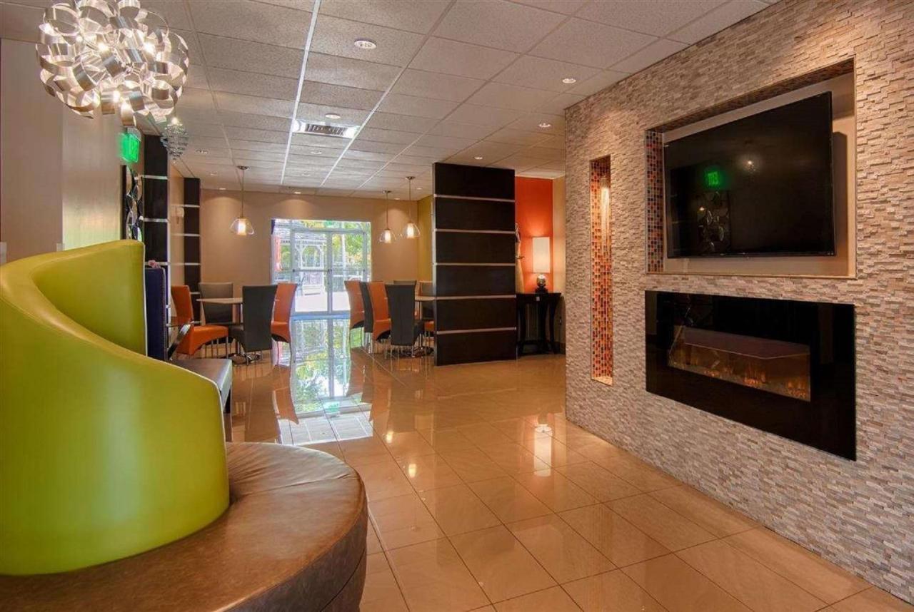 Days Inn & Suites By Wyndham Bonita Springs North Naples Exterior foto